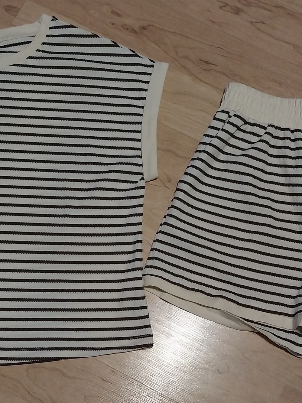 Black & White Striped Women's Tank Top - Classic Sleeveless Style